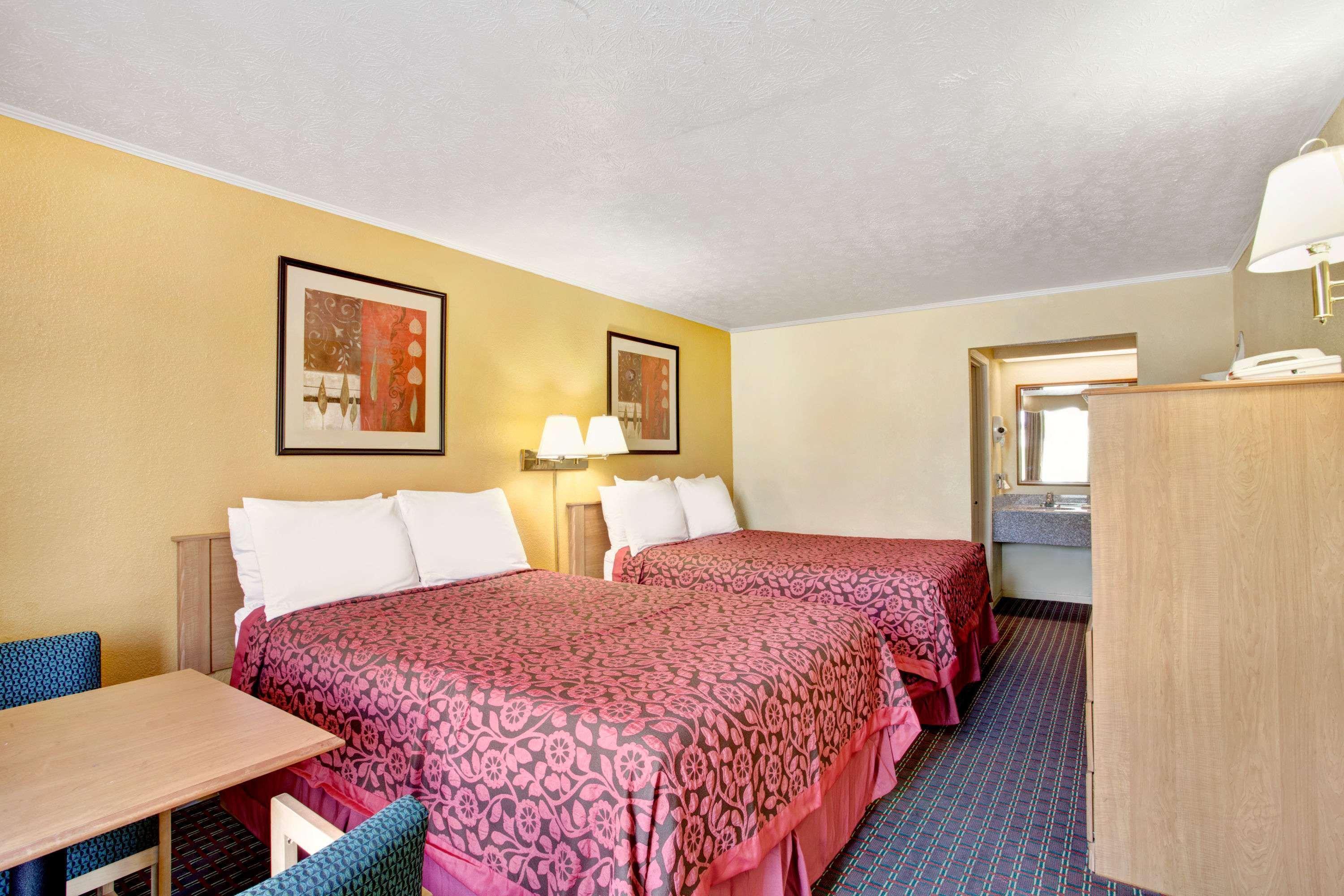 Hotel Days By Wyndham West