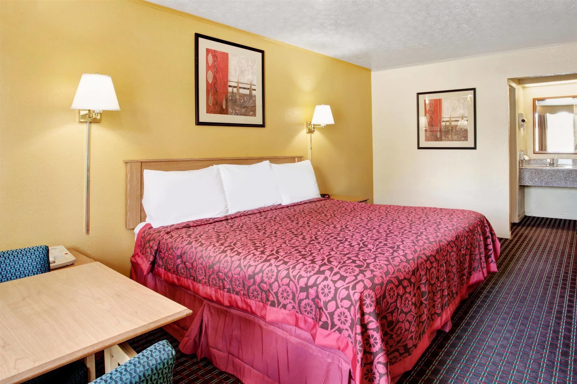 Days By Wyndham West Hotel 2*